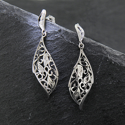 A pair of silver blossom Earrings